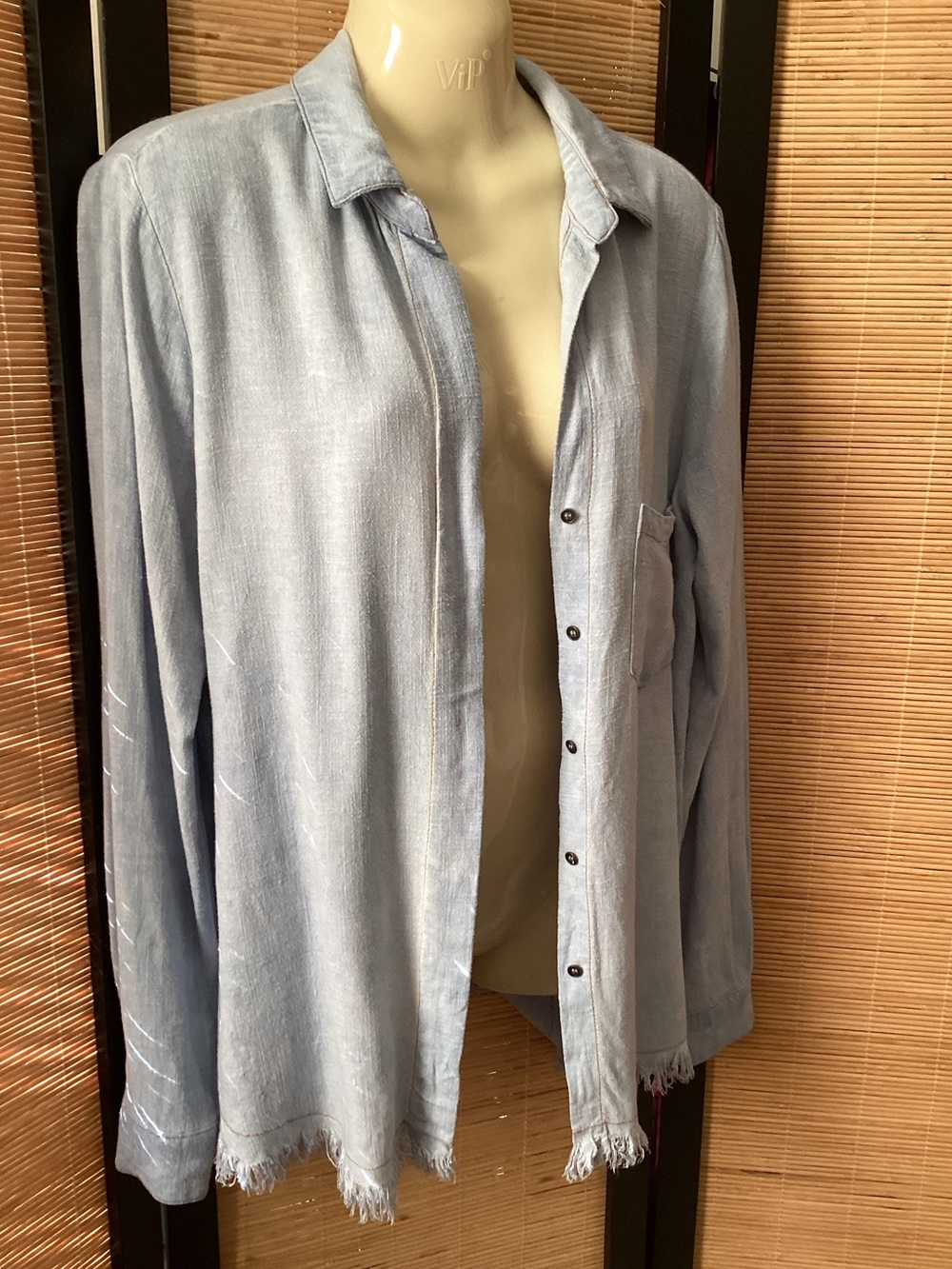 Umgee Linen Blend Light Blue Shirt Sz S frayed hem button down EUC - Picture 5 of 12